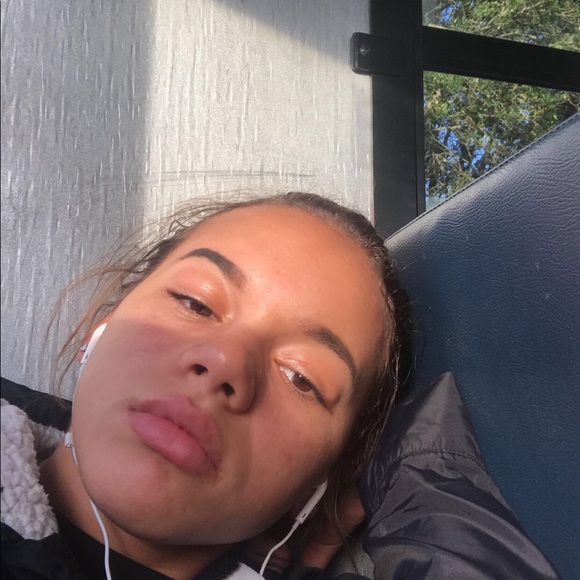 Meet your Posher, Hayley - Picture 1 of 1